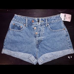 NEVER WORN: Forever 21 curvy denim shorts